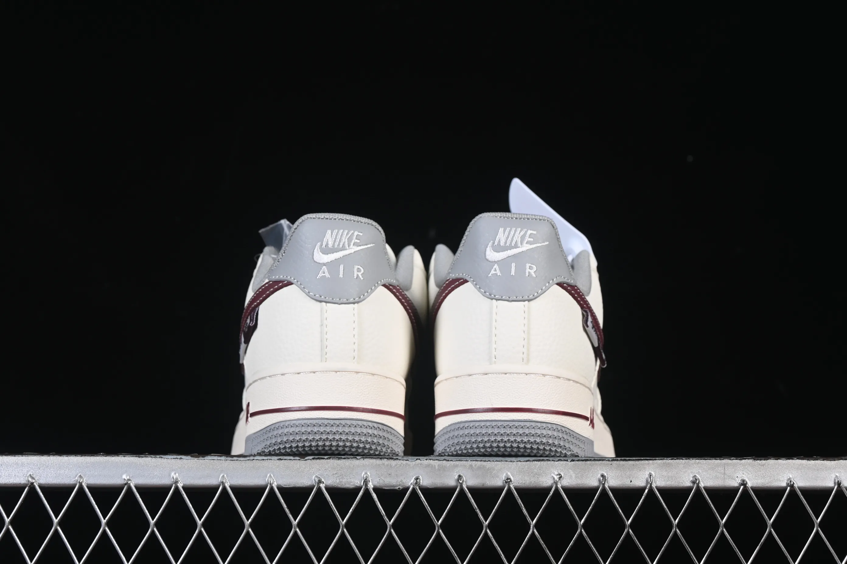 All categories Nk Air Force 1 Air Force series Nk Air Force 1 Low Air Force low-top Nike Air Force 1'07 Low joint beige gray red small double hook Air Force 1 low-top casual sneakers QW5606-268